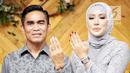 Aktris Shinta Bachir bersama anggota DPRD Sidrap, Idham Masse memperlihatkan cincin saat acara lamaran di Jakarta, Sabtu (8/9). Rencananya, Shinta dan duda tiga anak itu akan menggelar pernikahan pada 11 November mendatang. (Liputan6.com/Faizal Fanani)