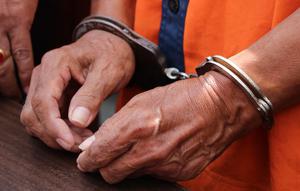 Ilustrasi &ndash; Tersangka pencabulan balita di Kebumen diborgol. (Foto: Liputan6.com/Muhamad Ridlo)