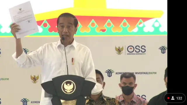 Presiden Joko Widodo (Jokowi) dalam kegiatan Pemberian Nomor Induk Berusaha (NIB) Pelaku Usaha Mikro dan Kecil (UMK) Perseorangan, di Jakarta, Rabu (13/7/2022).