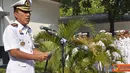 Citizen6, Surabaya: Letkol Laut (P) Kemas M Ikhwan Madani, menyerahkan Danselapa kepada Komandan Pusdiklapa Kolonel Laut (P) Ganif Deswantoro Untung Purnomo, di Lapangan Apel Pusdiklapa, Kobangdikal, Surabaya, (29/8). (Pengirim: Penkobangdikal)