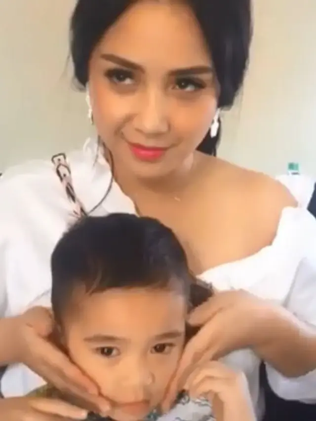 [Bintang] Nagita Slavina dan Rafathar Malik Ahmad