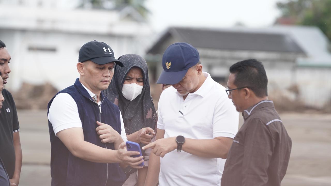 Zulkifli Hasan Tinjau Lahan Pertanian Terdampak Bencana Banjir di Bireuen