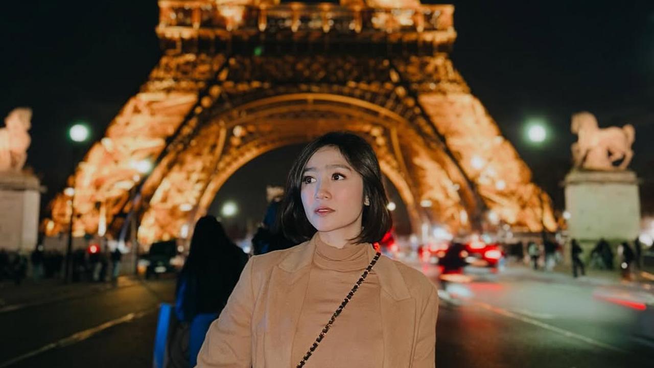 Gaya Febby Rastanty saat Liburan di Luar Negeri, Tampil Stylish