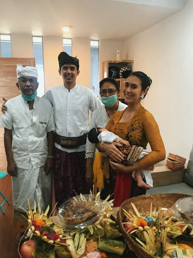 Upacara Macolongan Kaimano Anak Westny DJ. (Sumber: Instagram/westnydj)