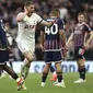 Micky van de Ven dari Tottenham melakukan selebrasi setelah mencetak gol kedua timnya pada pertandingan sepak bola Liga Premier Inggris antara Tottenham Hotspur dan stadion Nottingham Forrest di White Hart Lane di London, Minggu, 7 April 2024. (AP Photo/Ian Walton)