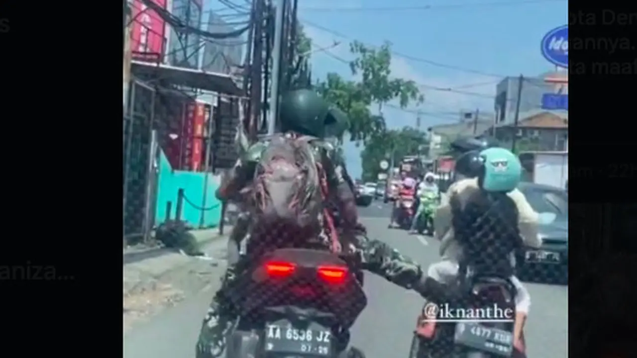 Viral video anggota TNI tendang pemotor ibu dan anak (@iknanthe)