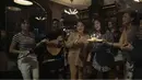 <p>[Youtube/Luna Maya]</p>