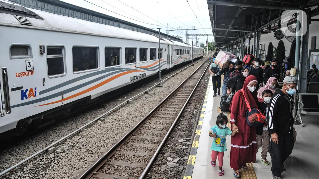 Hari Pertama Aturan Baru Naik KA Jarak Jauh