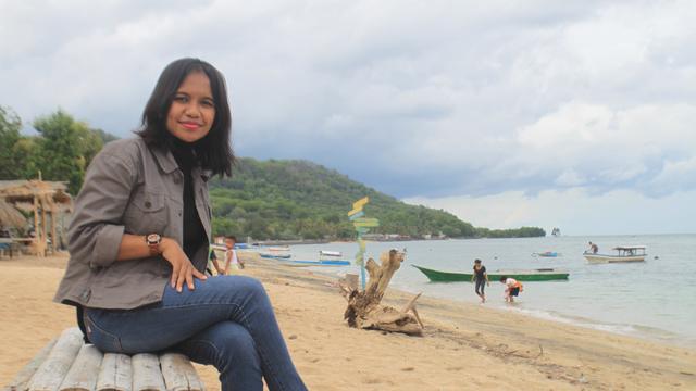 Indahnya Semburat Pagi Di Pantai Asam Satu Larantuka