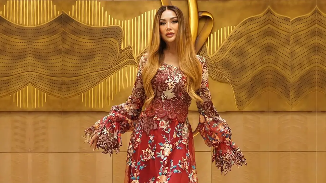 6 Outfit Kondangan Ala Titi DJ, Inspirasi Glamor dan Elegan di Usia 59 Tahun