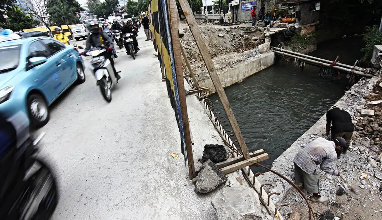Proyek ini telah mencapai tahap akhir, dan ditargetkan akan rampung sebelum lebaran tiba, Jakarta, Kamis (5/6/14). (Liputan6.com/Faizal Fanani)