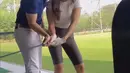 Dalam unggahan lainnya, Brisia Jodie sempat bermain golf bersama sang kekasih. [Instagram/brisiajodie96]