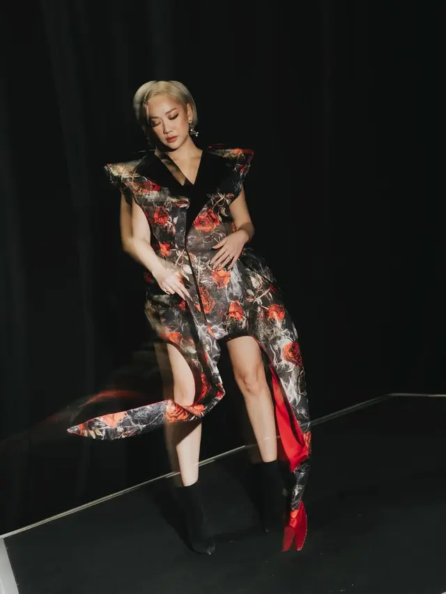 Pesona Dualisme Bunga Citra Lestari Kenakan Floral Dress, dari Tampil Elegan Jadi Estetik Edgy