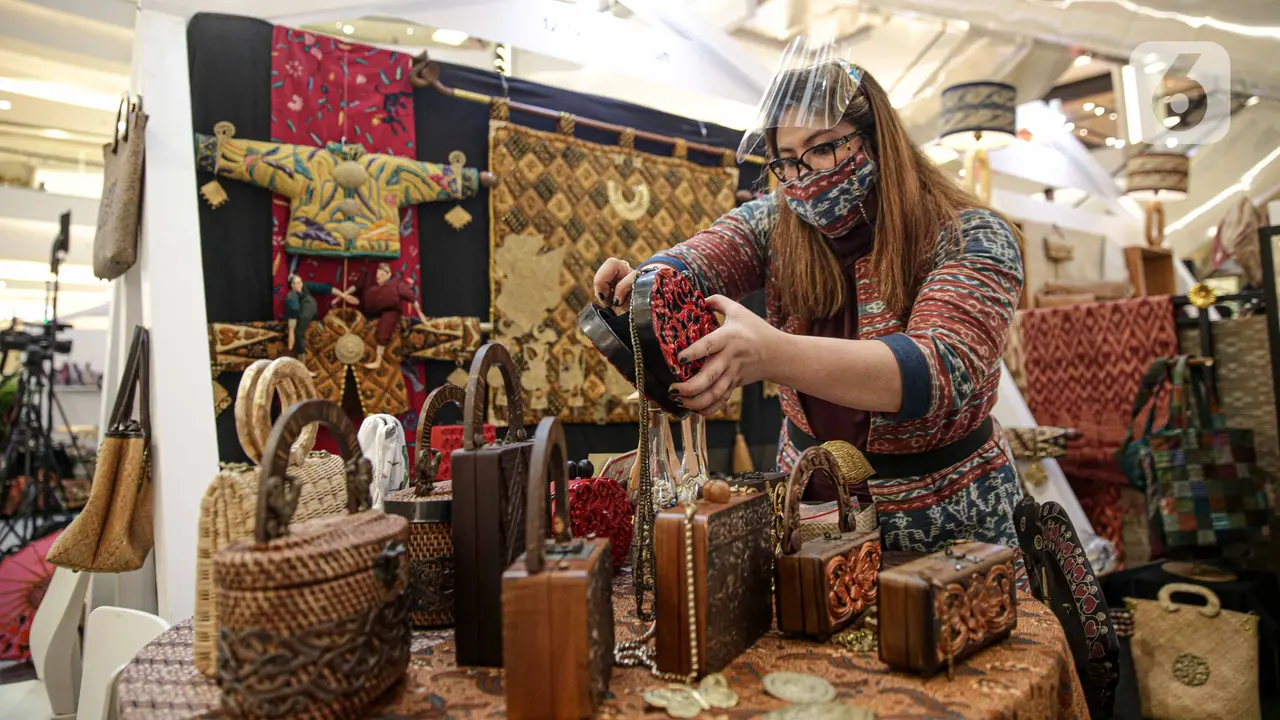 FOTO: Mengunjungi Pameran Produk UMKM dalam Program Bangga Buatan Indonesia