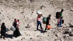Data Pemerintah Lebanon pada Jumat (4/10/2024) menyebutkan ada lebih dari 300.000 orang menyeberang dari Lebanon ke Suriah dalam 10 hari terakhir. (HASSAN JARRAH/AFP)