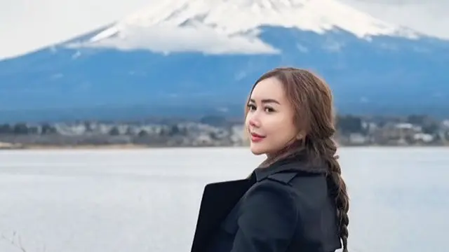 Potret Aura Kasih Liburan Ke Jepang Bersama Sang Anak Arabella (credit: instagram/aurakasih)