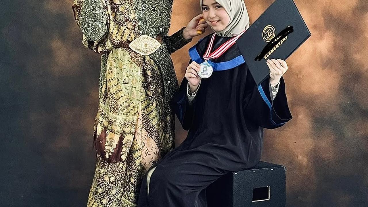 Potret Marshanda Dampingi Sienna Wisuda, Kompak Bareng Nesya Ayu Nabila