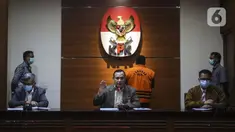 Ketua KPK Firli Bahuri saat menyampaikan keterangan pers terkait penanganan perkara Wali Kota Tanjung Balai M Syahrial di Gedung KPK, Jakarta, Sabtu (24/4/2021). Firli Bahuri menjelaskan terkait keterlibatan penyidik KPK dalam kasus dugaan korupsi di Tanjung Balai. (Liputan6.com/Johan Tallo)