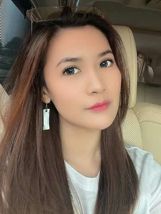 Meski usianya bertambah, namun pesona Asty Ananta tak luntur dan selalu pancarkan pesonanya. (FOTO: instagram.com/asty_ananta/)