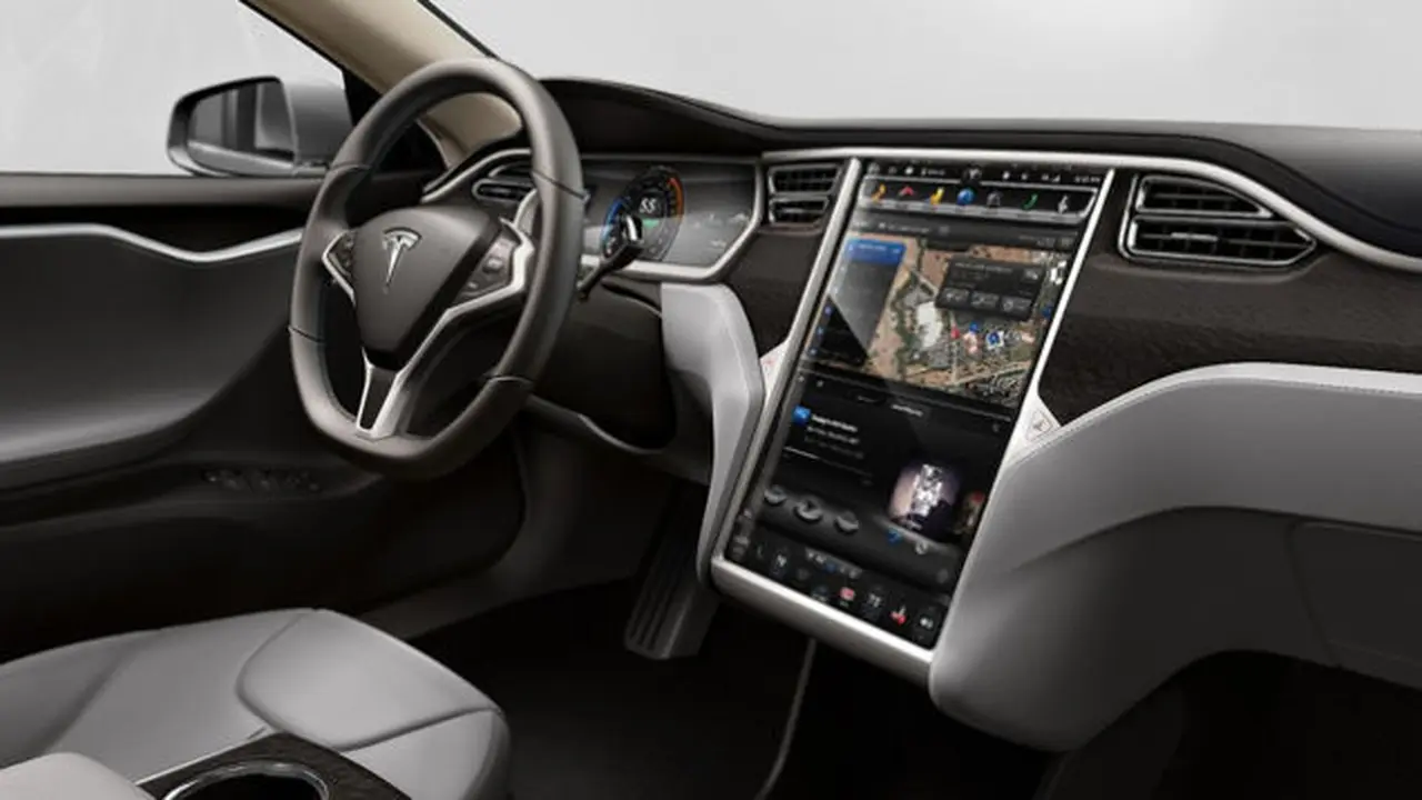 Orang Tiongkok Berhasil Retas Mobil Listrik Tesla