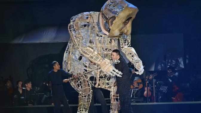 Tulus dan Papermoon Puppet Theatre (Foto: Rajawali Indonesia)