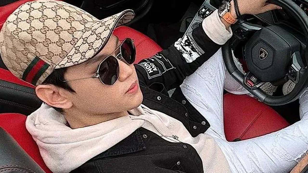 Flexing menjadi modal bagi 'crazy rich' seperti Indra Kenz, Doni Salmanan hingga teranyar Wahyu Kenzo untuk menjerat 'korban' dalam investasi bodong yang dikelolanya.