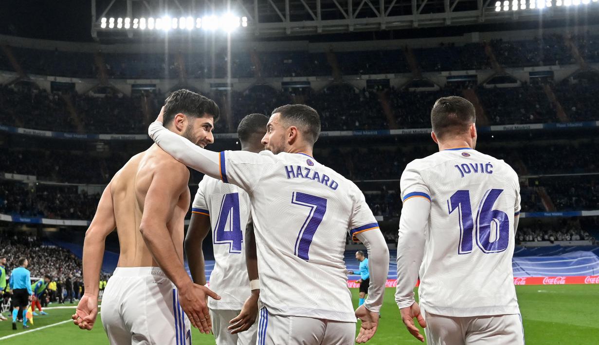 Tambahan tiga poin juga membuat Real Madrid semakin kokoh di puncak klasemen Liga Spanyol. Kini, mereka berhasil memimpin klasemen Liga Spanyol dengan koleksi 53 poin dari 23 pertandingan. (AFP/Oscar Del Pozo)