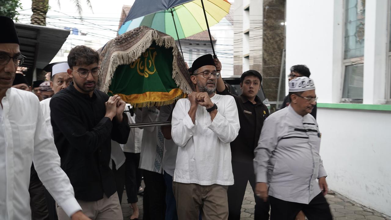 Keluarga Koreksi Usia Suami Najwa Shihab Saat Wafat, Bukan 47 Tahun