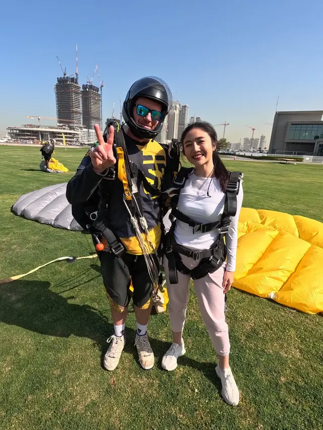 Potret Seru Febby Rastanty Jajal Skydiving di Dubai, Tetap Glowing di Ketinggian