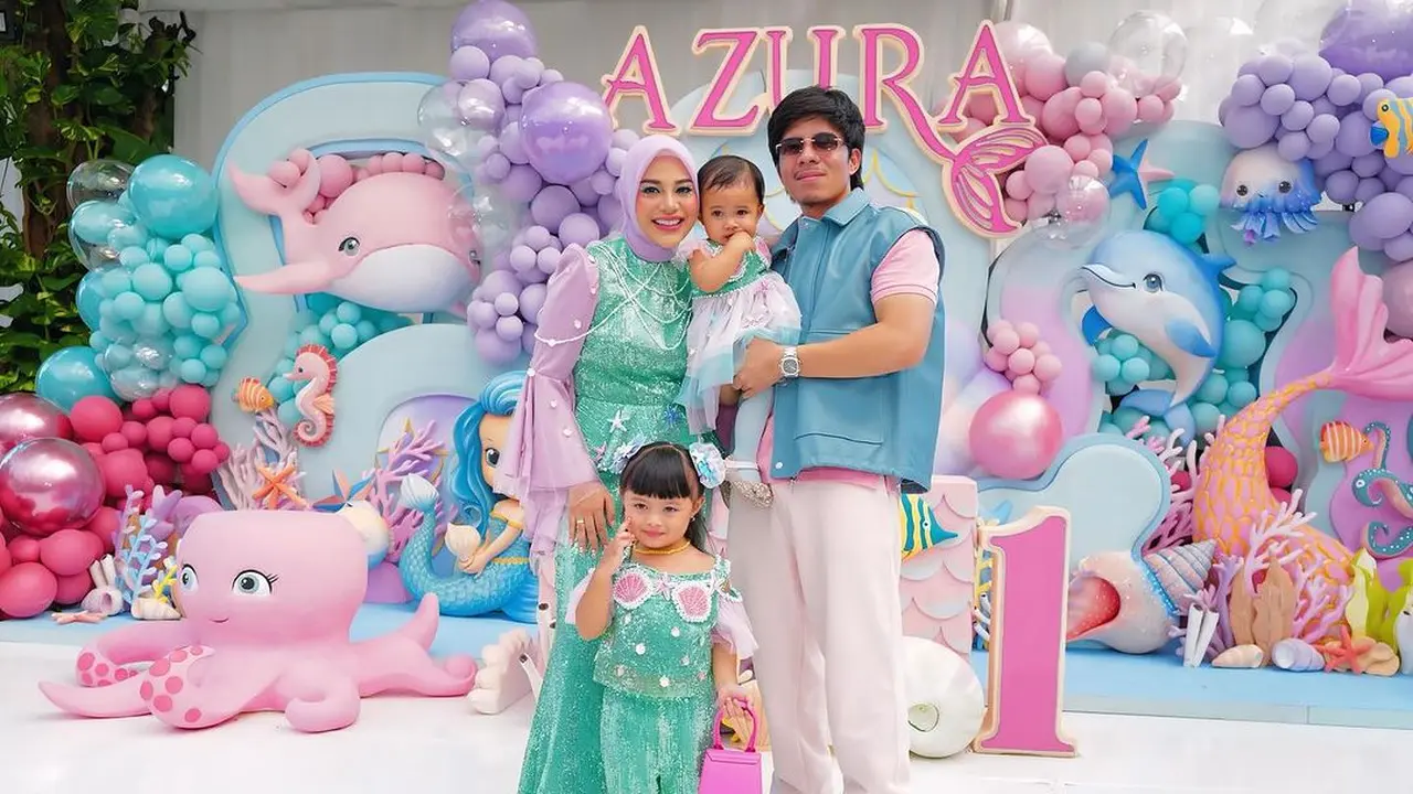 Gaya Fashionable Ameena Atta di Ultah Sang Adik Azura Atta, Konsisten Jinjing Tas Jaquemus dengan Outfit Mermaid