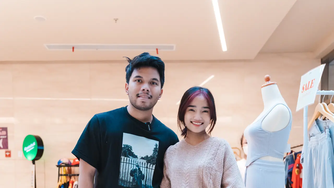 Selebgram Tanah Air, seperti Thariq dan Fuji ramaikan Slow Move Bazaar