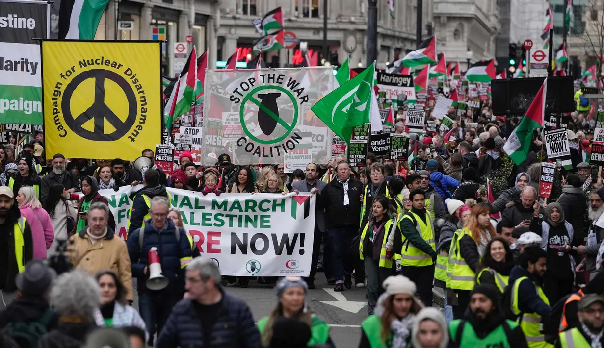 Pengunjuk rasa menuntut gencatan senjata dan diakhirinya pengepungan Gaza. (AP Photo/Kin Cheung)