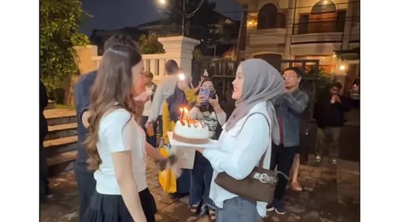 6 Potret Putri Delina di Ulang Tahun Mahalini ke-25, Kedekatan Ipar yang Manis