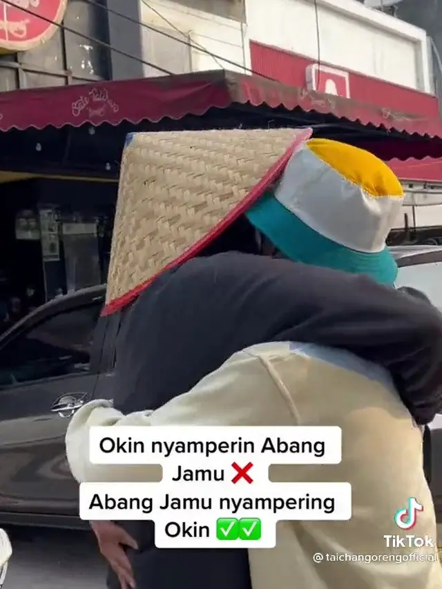 Okin dengan Kembaran Tukang Jamu