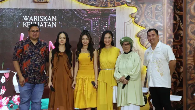 Nola B3 bersama putrinya Naura Ayu (Istimewa)