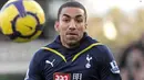 Aksi winger Tottenham Hotspur, Aaron Lennon di laga lanjutan EPL melawan Fulham yang digelar di Craven Cottage, 26 December 2009. Partai berakhir 0-0. AFP PHOTO/CARL DE SOUZA 