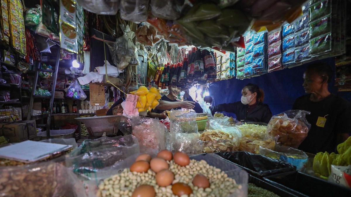 Top 3: Harga Telur Sentuh Rp 32.000 per Kg, Bawang Merah Turun