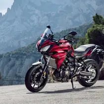 Yamaha Eropa akhirnya memperkenalkan motor sport touring baru yang diberi nama Tracer 700. 