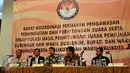 Ketua Bawaslu, Muhammad (tengah) menghadiri pembukaan rapat koordinasi persiapan pilkada serentak di Hotel Royal, Jakarta, Sabtu (14/11/2015). Tujuan rakor untuk menyamakan pola pikir dan pola tindak seluruh pengawas pemilu. (Liputan6.com/Johan Tallo)