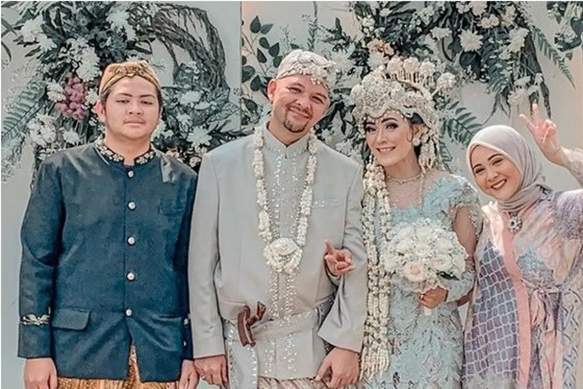 7 Potret Pernikahan Ayah Kesha Ratuliu, Dihadiri 15 Orang