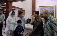 VIDEO: Lucu Jan Ethes Minta ke Prabowo Naik Kuda Emas & Gibran Celetuk 'Bapak Pimpinan Saya