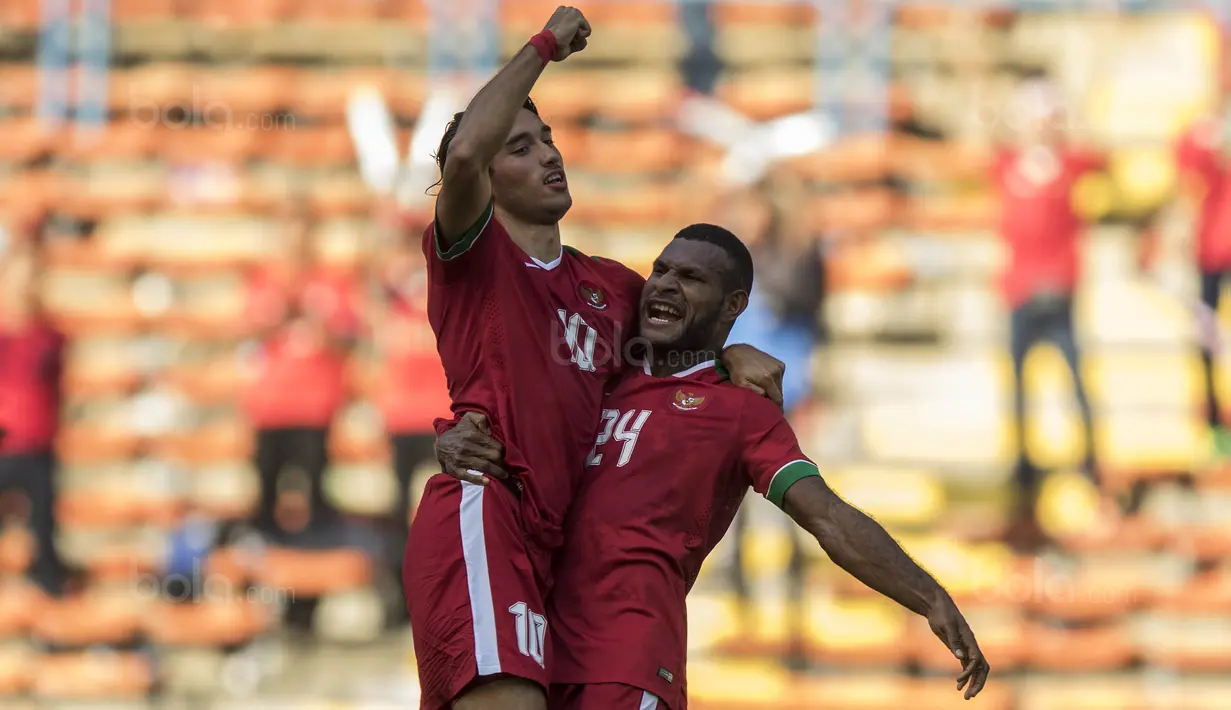 Striker naturalisasi, Ezra Walian, mencetak gol pertamanya untuk Timnas Indonesia saat melawan Kamboja pada SEA Games 2017 Kuala Lumpur. (Bola.com/Vitalis Yogi Trisna)