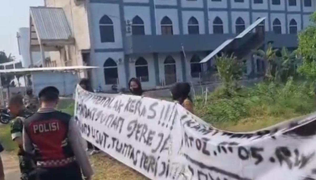 demo tolak gereja di cilodong depok