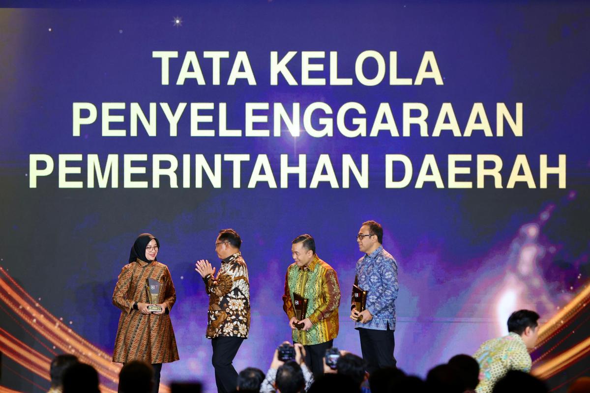 Kementerian Dalam Negeri menganugerahkan Pemerintah Kabupaten Banyuwangi penghargaan atas tata kelola penyelenggaraan pemerintahan daerah terbaik.