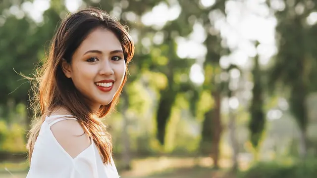 perempuan bahagia