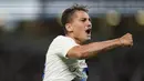 Pemain Inter Milan, Sebastiano Esposito melakukan selebrasi setelah mencetak gol ke gawang PSG saat laga uji coba pramusim di Japan National Stadium, Tokyo, Jepang, Selasa (01/08/2023). (AP Photo/Hiro Komae)