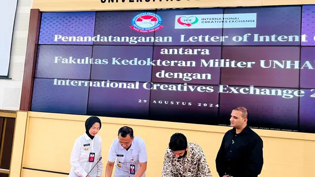 Atta Ul Karim menandatangani Letter Of Intent dengan pihak Universitas Pertahanan RI. (Foto: Dok. Koleksi Pribadi Atta Ul Karim)