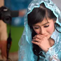 "Pada hari ini Rasti mohon doa restu ridhonya mamah dan papah untuk menikah dengan Ari, yang insya Allah akan menjadi pendamping hidup Rasti," tutur Rasti. (Nurwahyunan/Bintang.com)