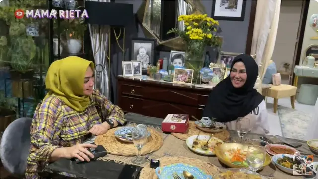 7 Potret Rumah Amy Qanita Ibunda Raffi Ahmad, Klasik dan Asri Penuh Tanaman