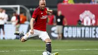 Pemain Manchester United&nbsp;Christian Eriksen melakukan tendangan penalti dalam pertandingan pramusim melawan Arsenal di MetLife Stadium, New Jersey, Amerika Serikat, Minggu (23/7/2023).&nbsp;(Rich Schultz/Getty Images/AFP)